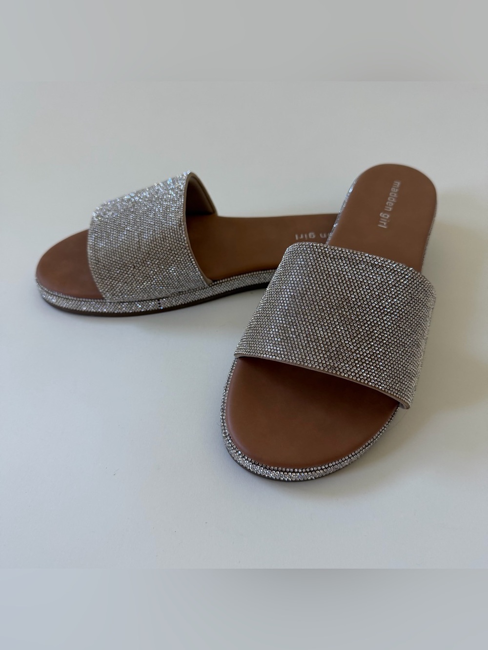 NIB Madden Girl Lizaa Womens Slide Sandals Sz 10 Silver Rhinestone Slip On